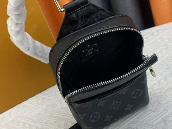 Picture of Louis Vuitton Mens Bags _SKUfw159617444fw